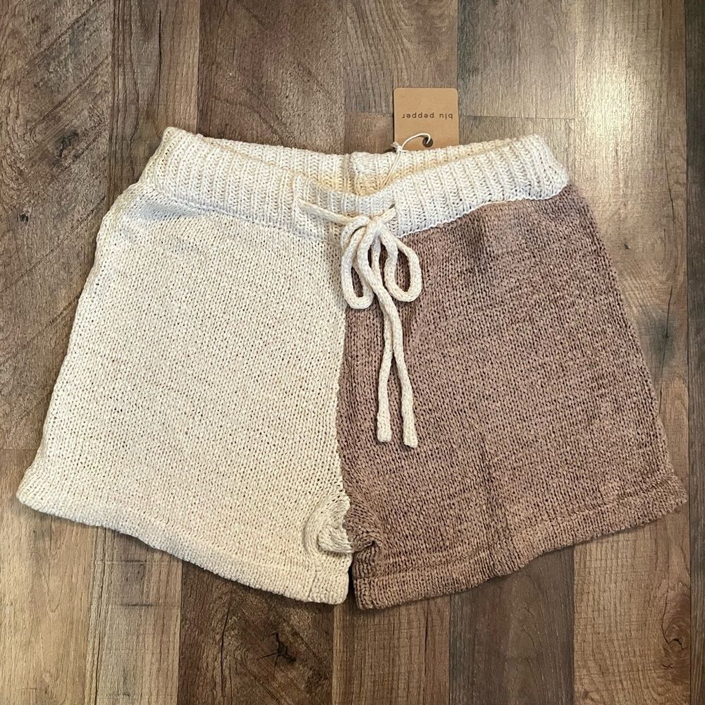 NWT BLU PEPPER SIZE SMALL KNIT TWO TONE SHORTS W 14.5”